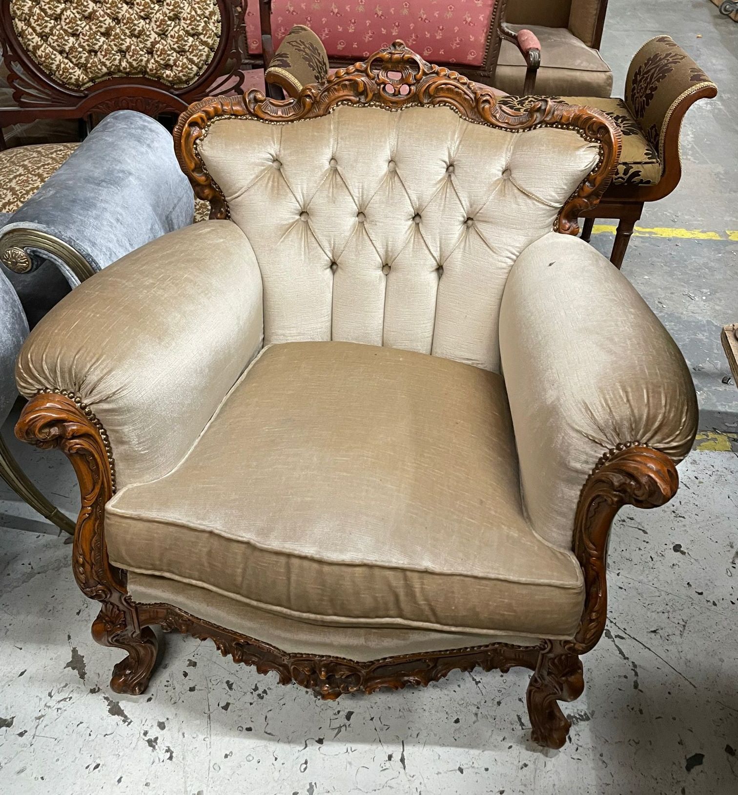 Furnishings, Tufted Armchair With Wooden Carved Frame And Legs, Cream, Mid Tone Wood, Fabric, Wood