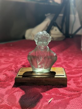 Decor, Marquis of Lorne Desk Bust, Translucent 